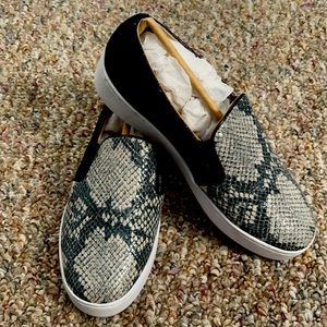 Vionic Slip on Sneakers- Black & Snake Skin